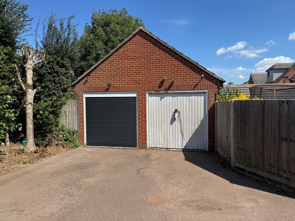 Lot: 208 - FREEHOLD THREE-BEDROOM SEMI-DETACHED HOUSE - A RESIDENTIAL INVESTMENT - Garage - right hand side with white door